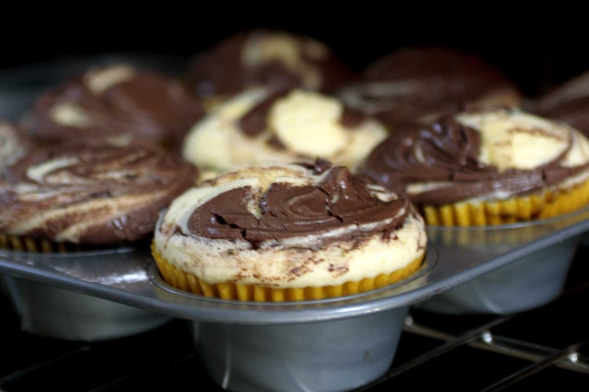 Self-frosting Nutella cupcakes in pan