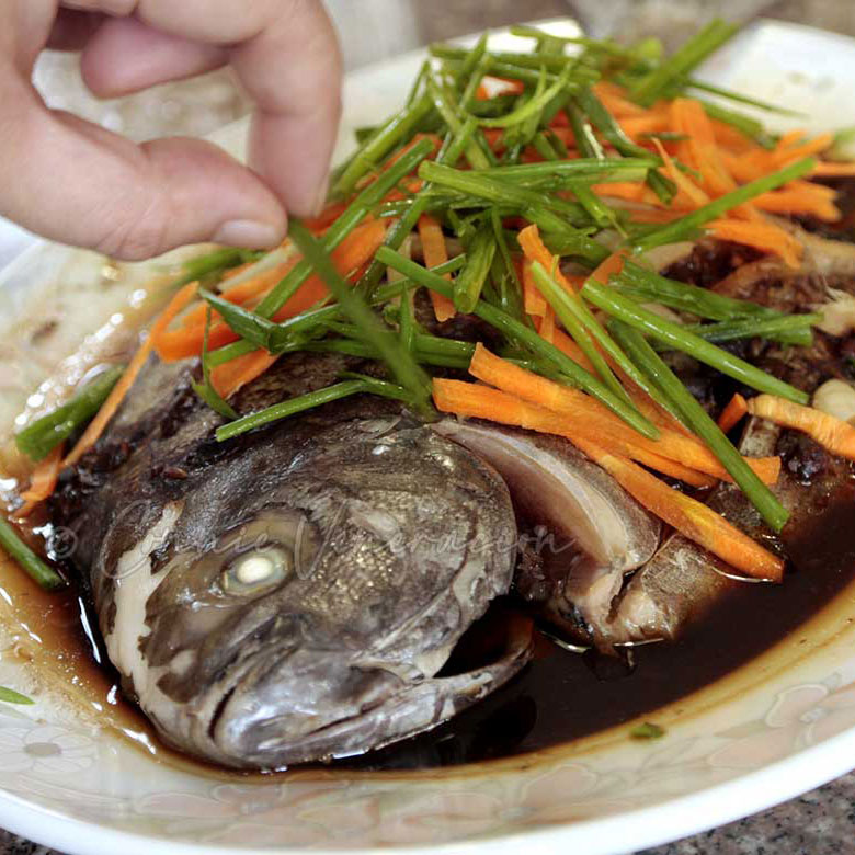 Steamed pompano with black bean garlic sauce
