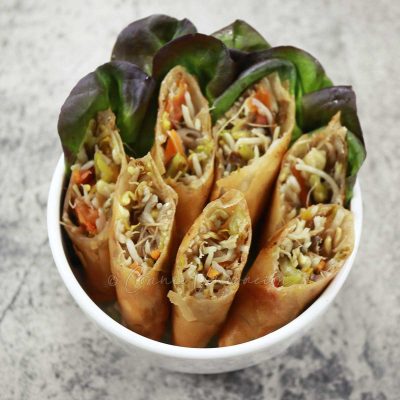 Bean sprouts spring rolls (lumpiang togue)