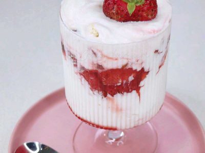 Eton mess (strawberries, meringue and whipped cream)