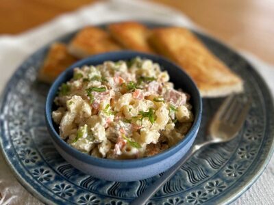 Bacon macaroni salad with buttered toast