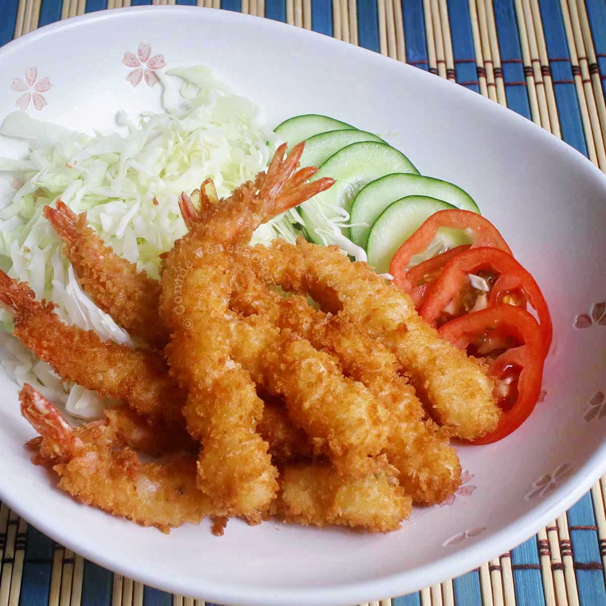 Ebi furai (Japanese shrimp fry) with shredded cabbage, cucumber and tomato slices
