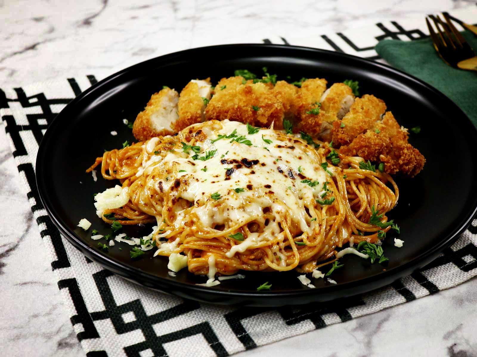 Fried chicken and spaghetti