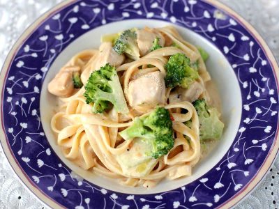 Chicken broccoli pasta with cream sauce