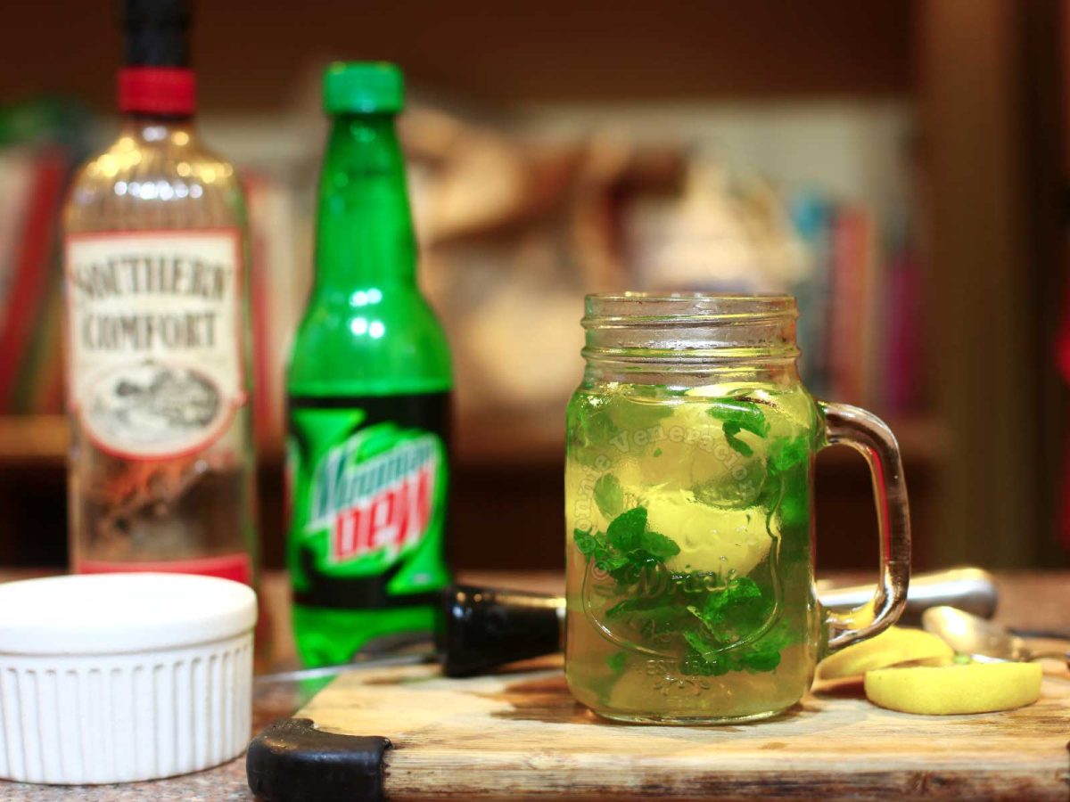 Southern Comfort and Mountain Dew Cocktail in Mason Jar