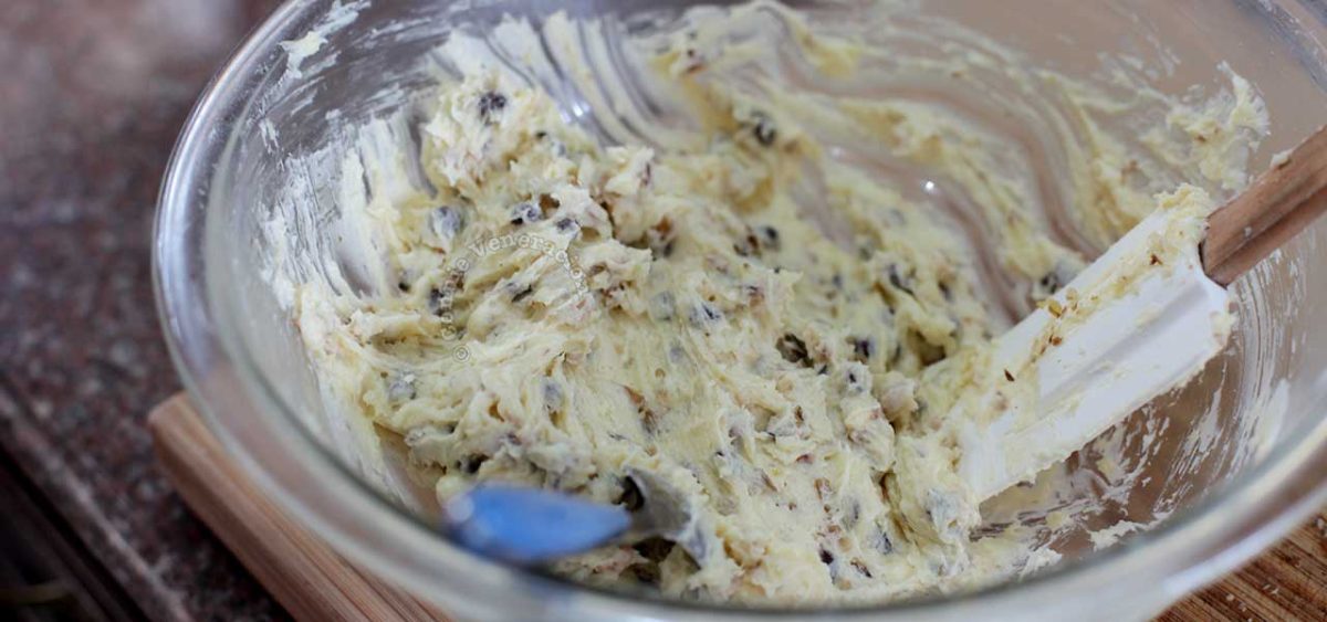 Chocolate chip and walnut cookie dough