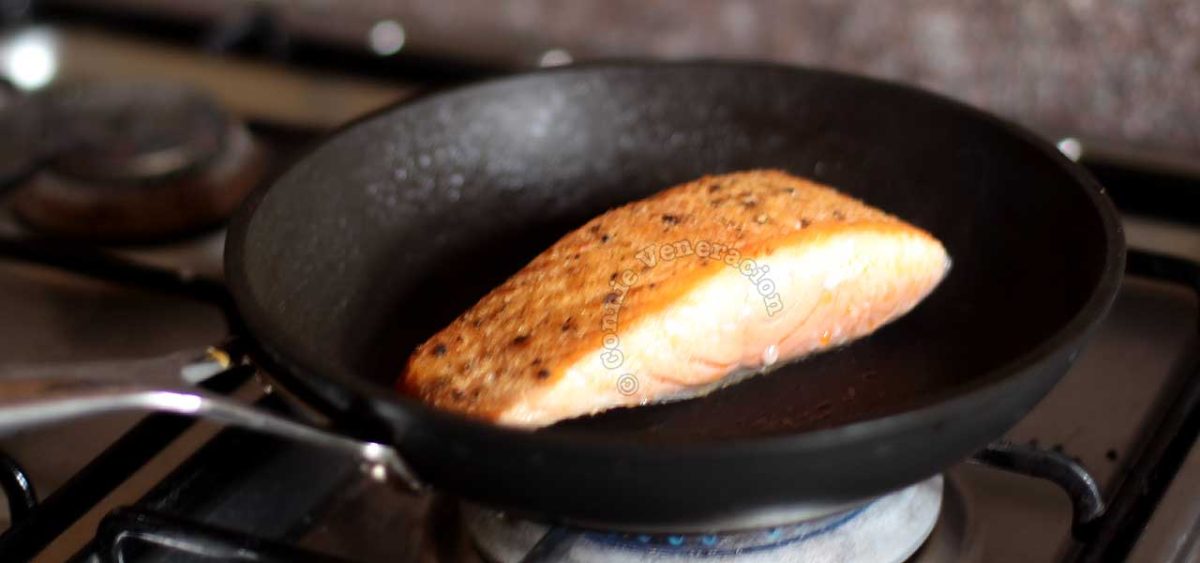 Searing the top and bottom of a salmon fillet in a pan
