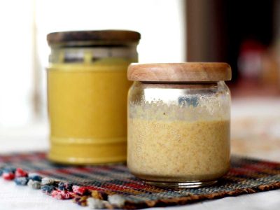 Homemade mustard sauce: smooth and grainy versions