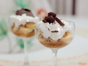 Banoffee with a tropical twist (toasted coconut flakes instead of digestive biscuits)