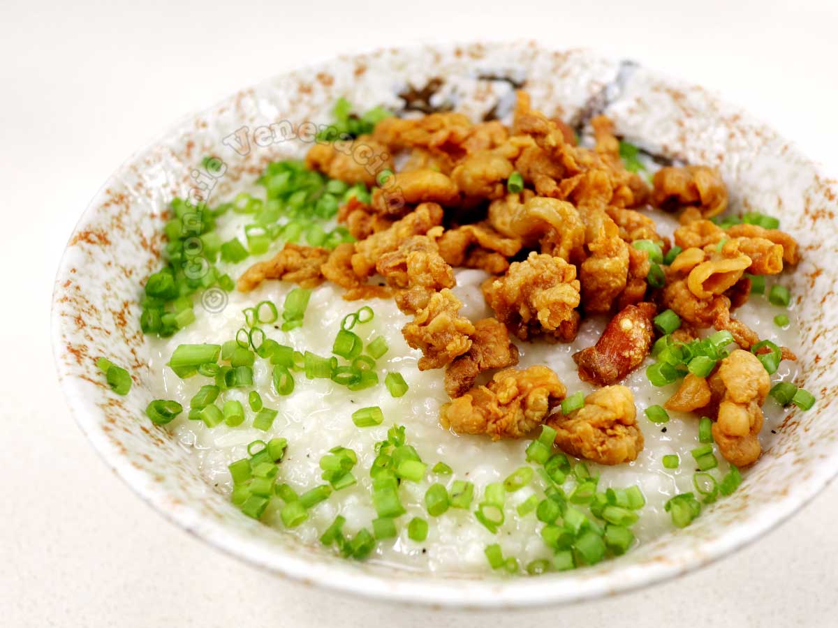 Congee with fried pork fat and scallions