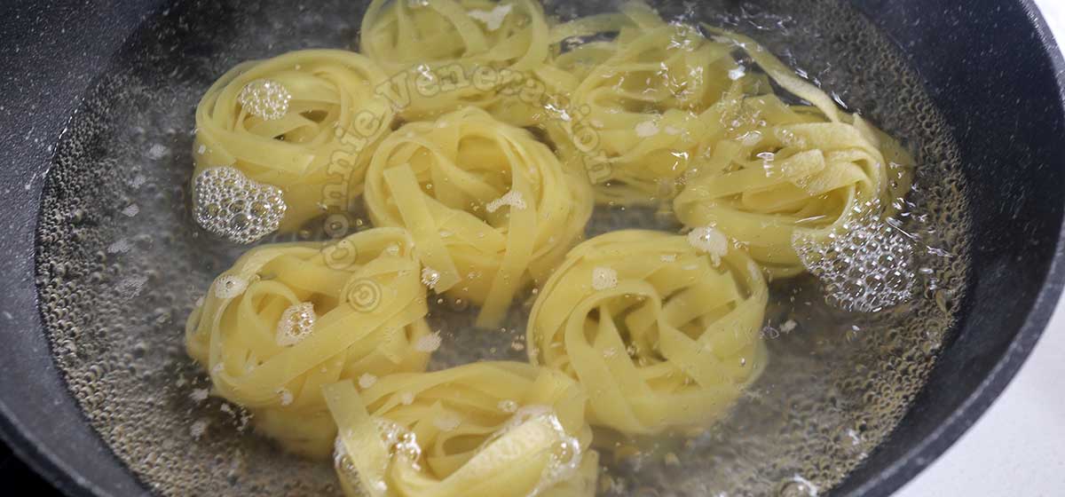 Boiling pasta in salted water