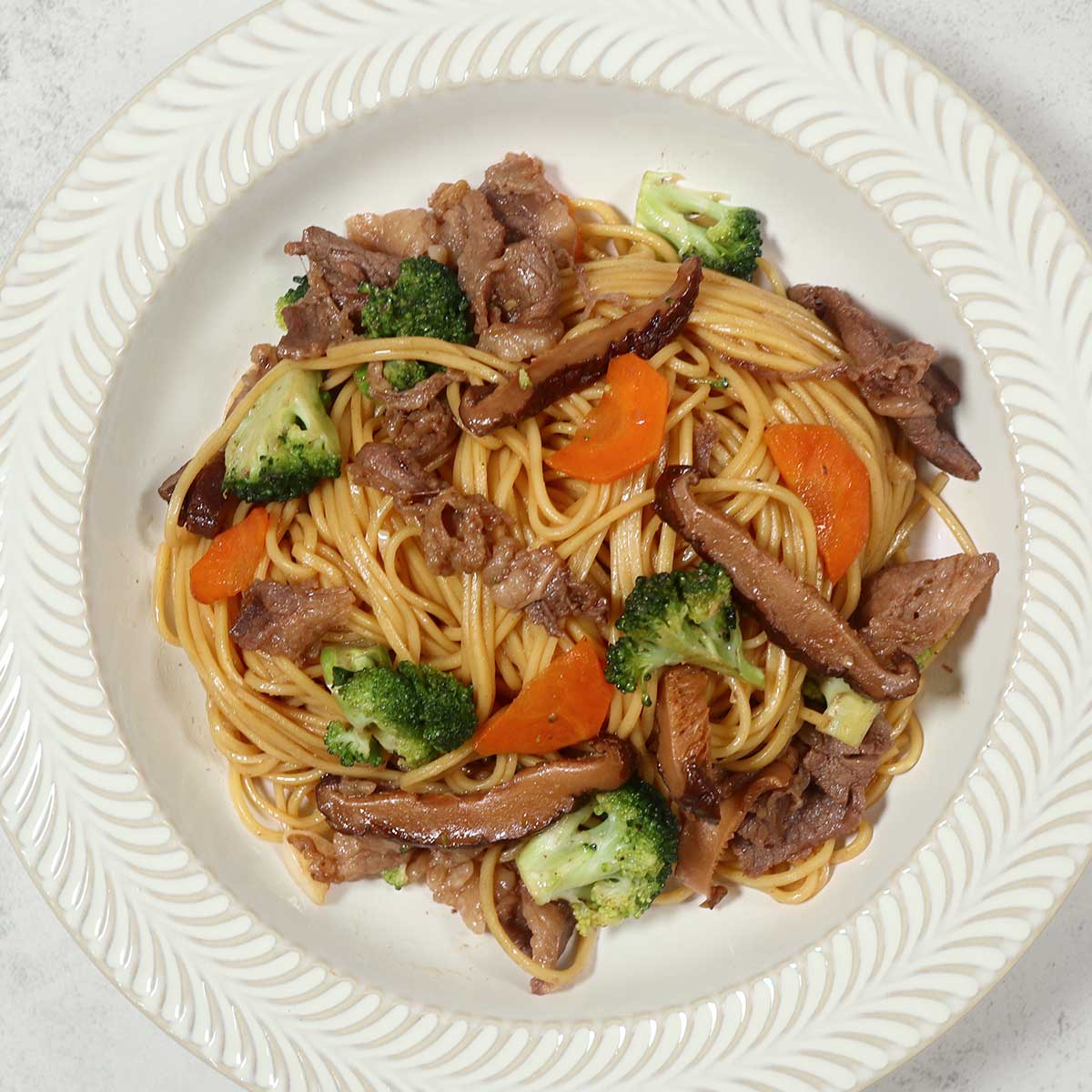 Beef broccoli and noodle stir fry (lo mein)