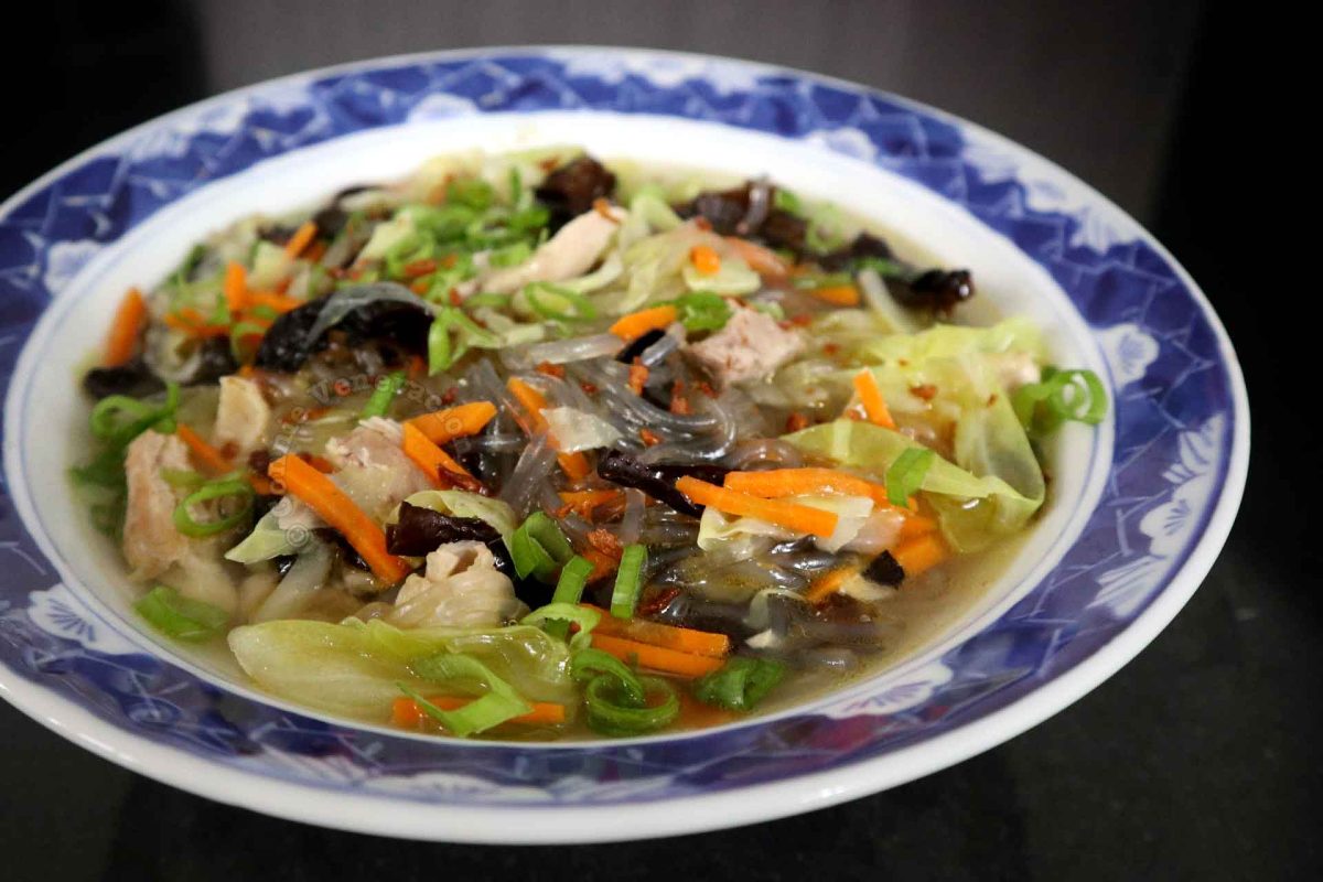 Chicken sotanghon (vermicelli) soup