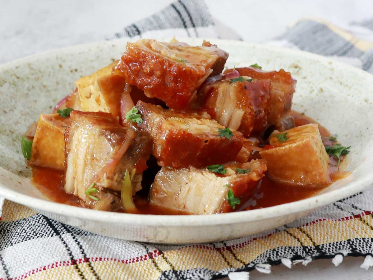Lechon con tokwa (crispy pork belly and tofu in spicy sweet sour sauce)