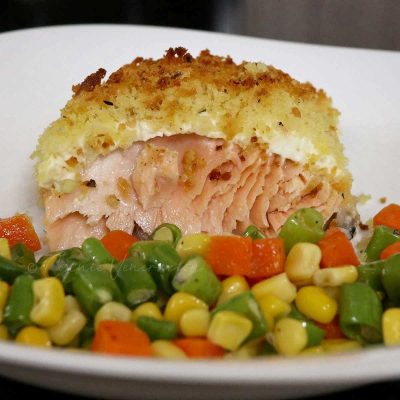 Cheesy baked salmon with crispy crumb topping