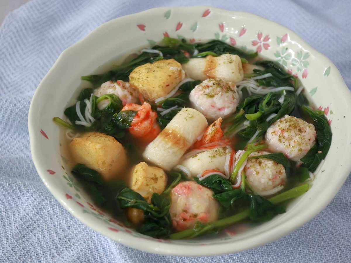 Mixed seafood balls and spinach soup in sakura bowl