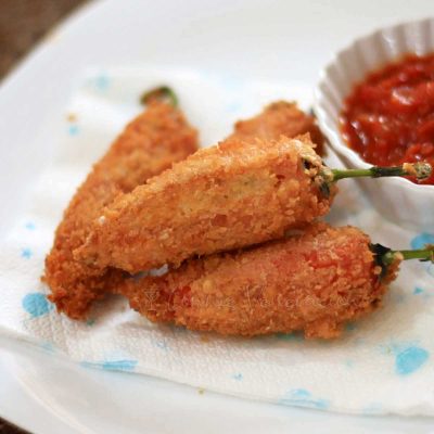 Katsu-style cheese-stuffed pimiento with dipping sauce