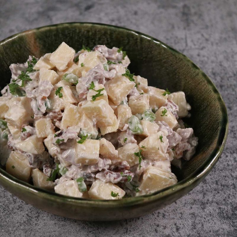 Waldorf-inspired apple and chicken salad