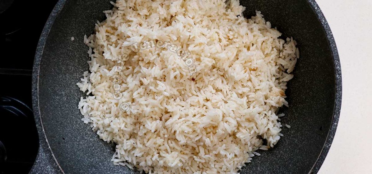 Rice in wok