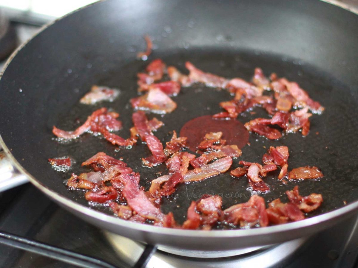 Frying bacon in pan