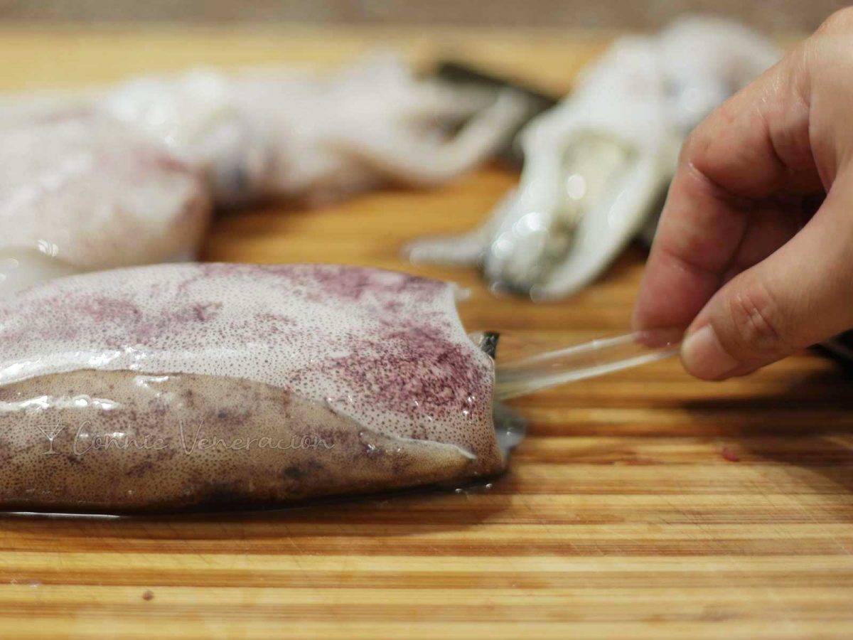 How to clean fresh whole squid (calamari): pulling out the cuttlebone