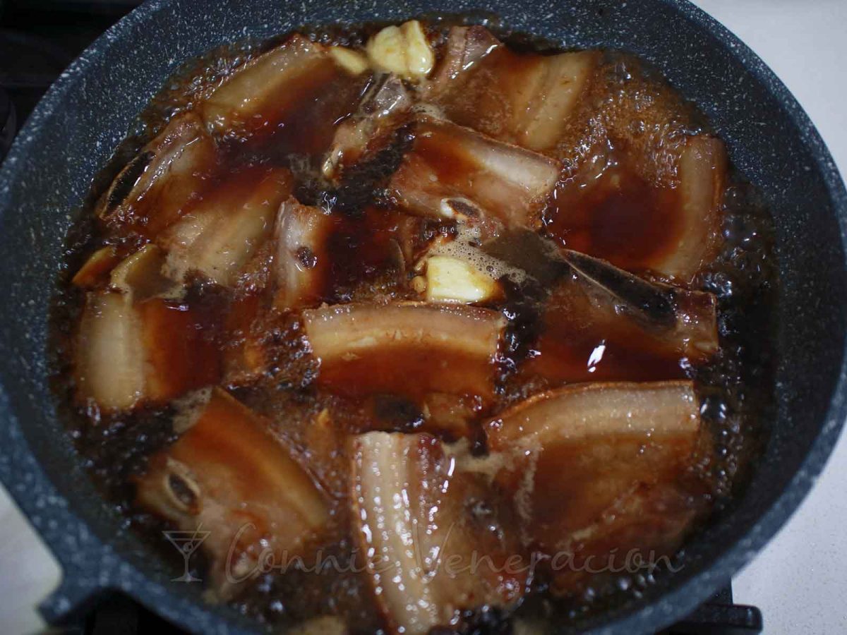 Simmering browned pork belly in soy sauce, mirin and dashi