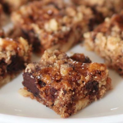 Oats, nuts and chocolate squares