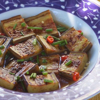 Pan-grilled eggplant with sweet chili sauce