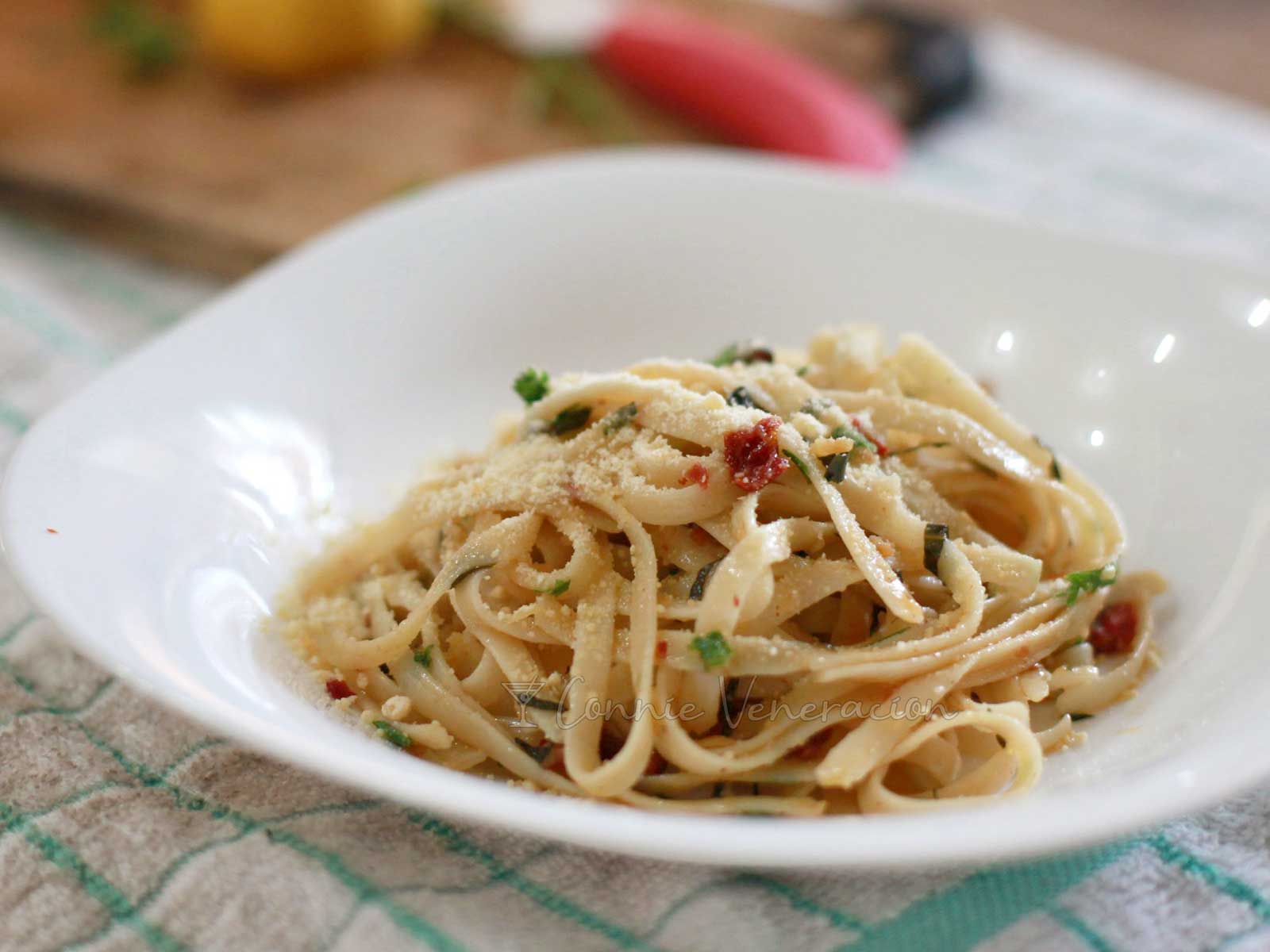 Fettuccine aglio e olio with sun-dried tomatoes￼