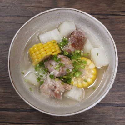 Pork bone and radish soup with sweet corn