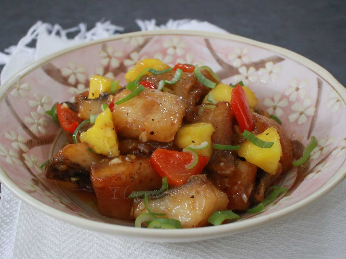 Sweet and sour fish fillets with bell pepper, pineapple and scallions