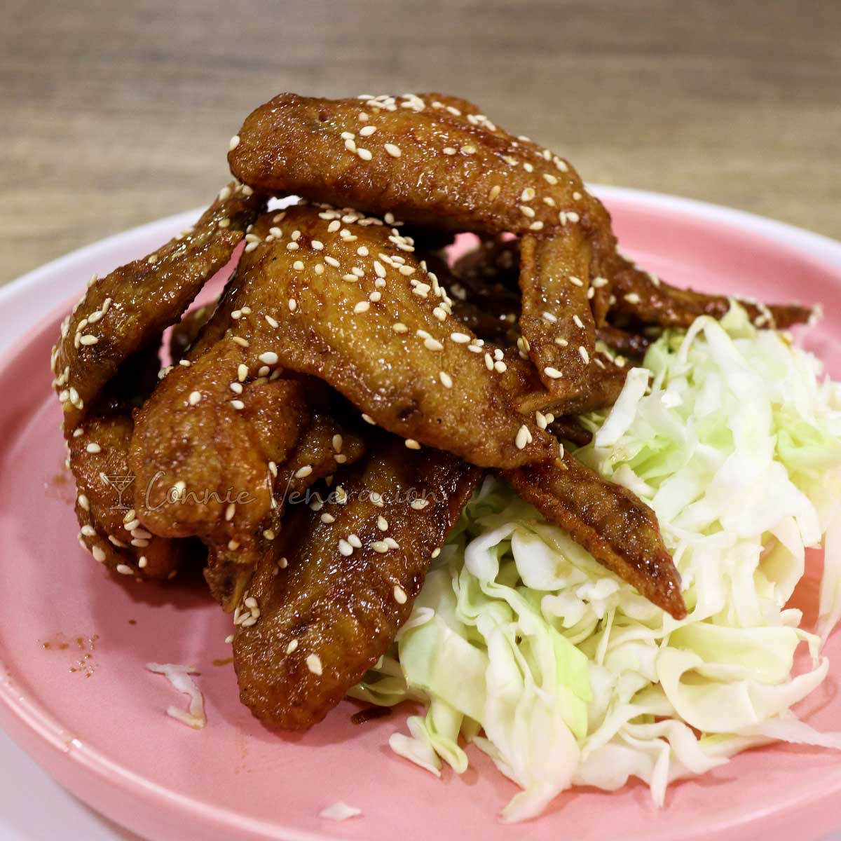 Japanese fried chicken wings (tebasaki)