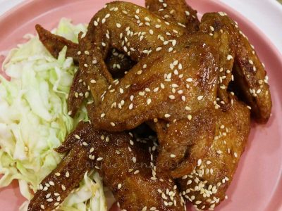 Japanese twice-fried chicken wings (tebasaki)