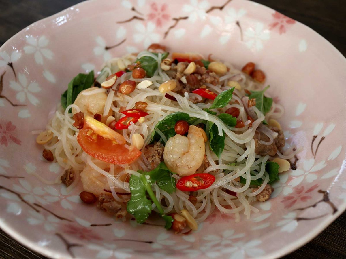 Thai glass noodle salad with shrimps and peanuts