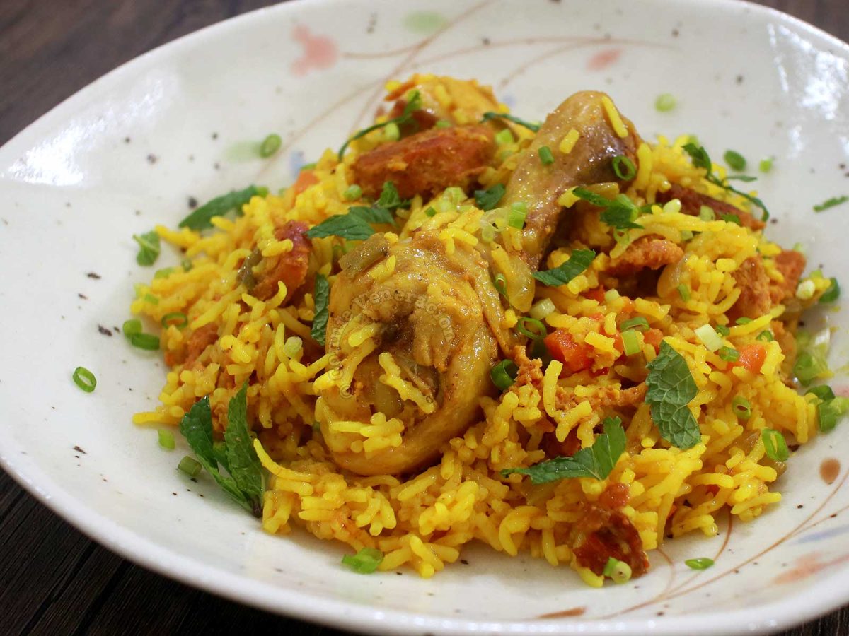 Chicken and sausage rice (arroz con pollo y chorizo)