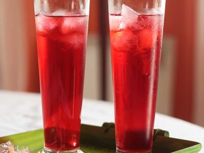 Ice-cold hibiscus (roselle) brew