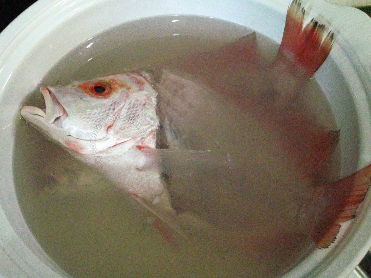 Boiling fish head and bones to make stock