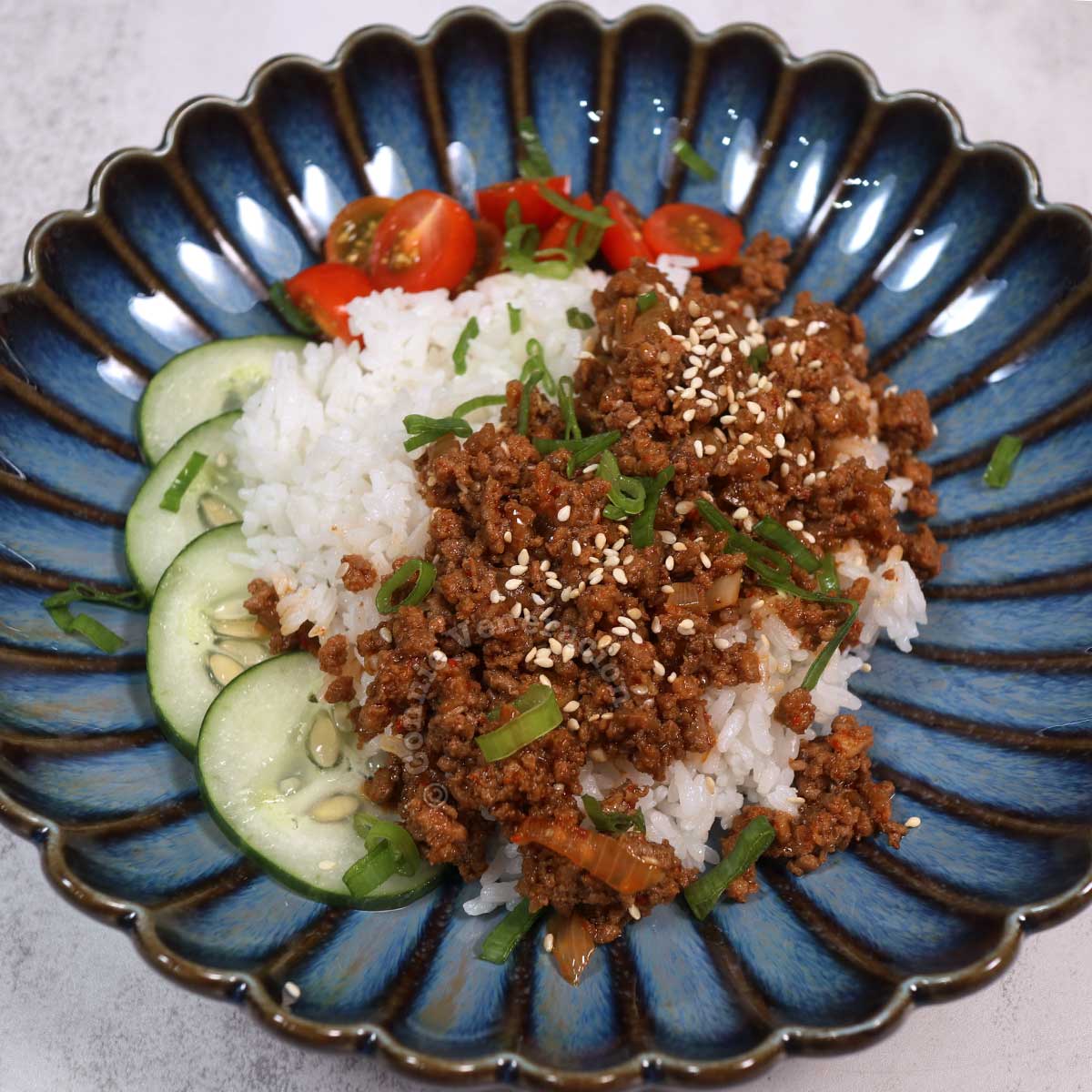 Korean-style ground beef rice bowl