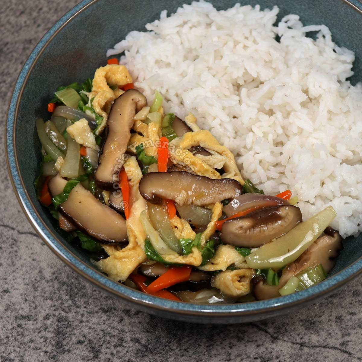 15-minute Mushroom and Vegetable Stir Fry Rice Bowl