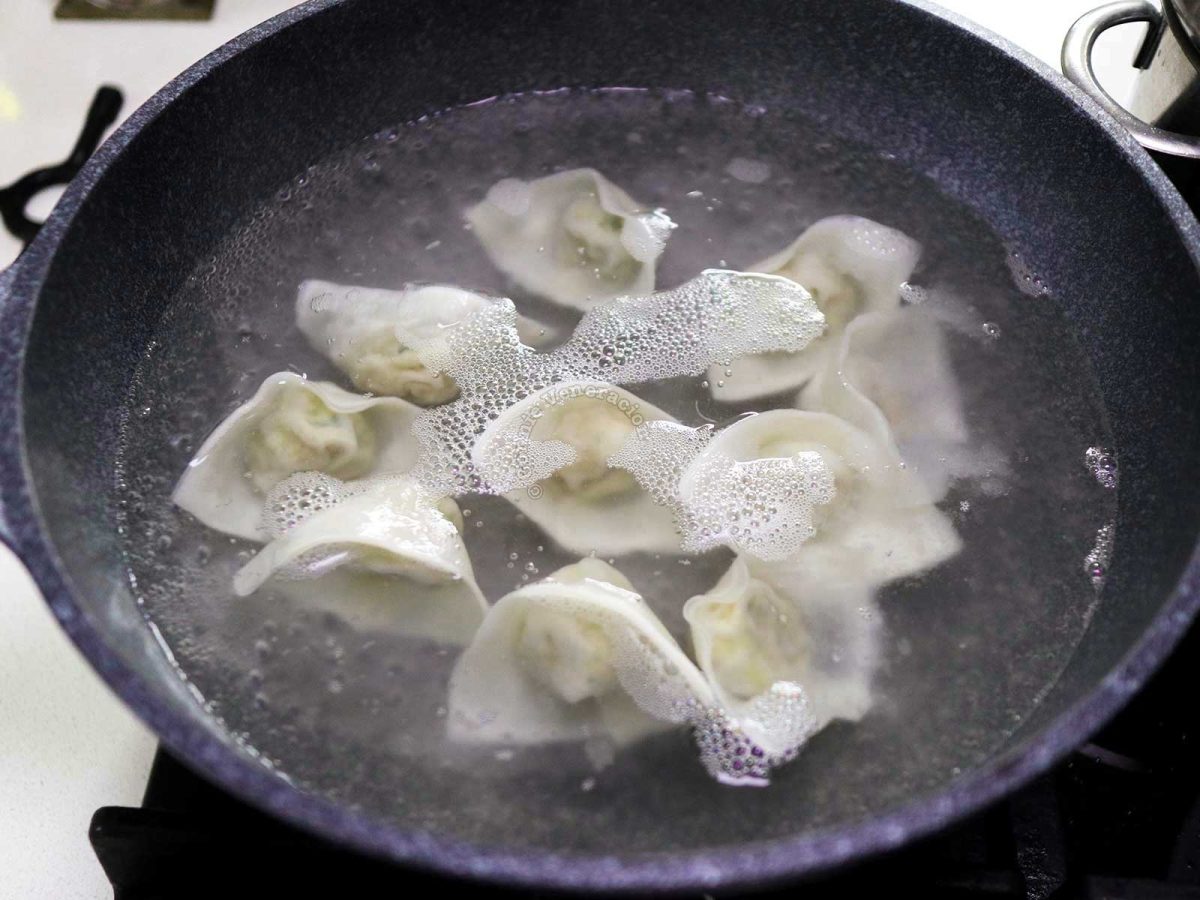 Boiling chicken wontons