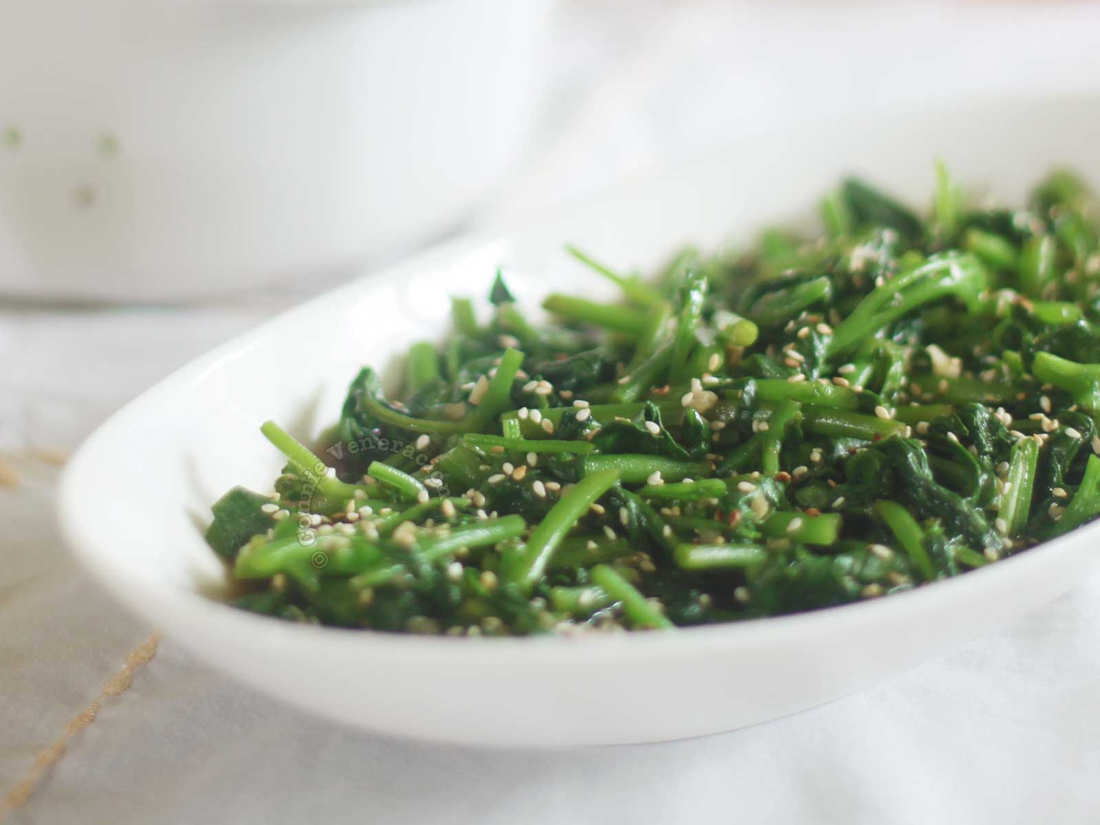 Garlic spinach