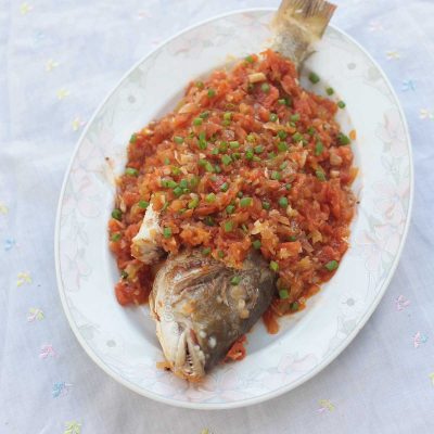 Greek-style grilled sea bream with onions and tomatoes