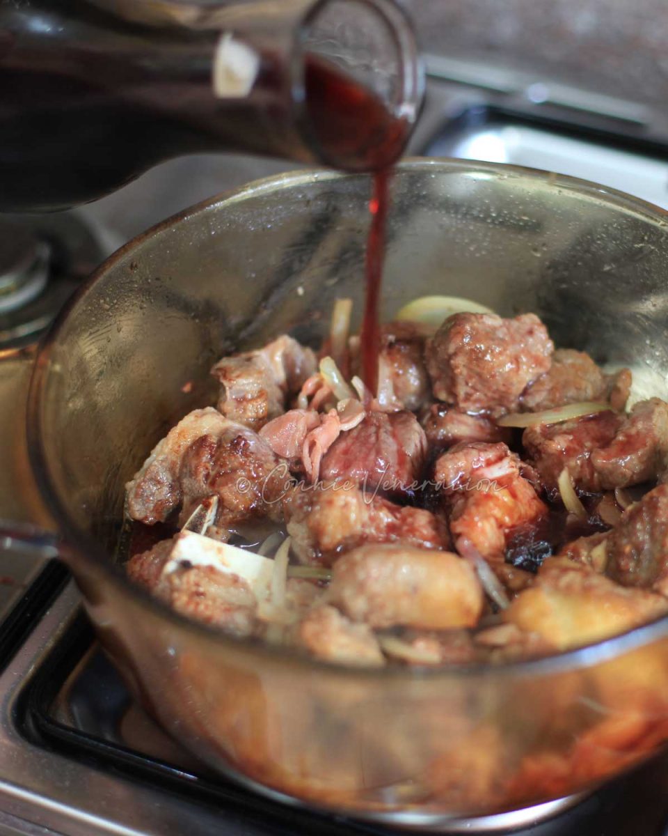 Cooking with wine Does the alcohol evaporate? Do the calories disappear?