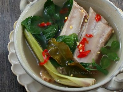 Thai hot and sour soup (tom saap)