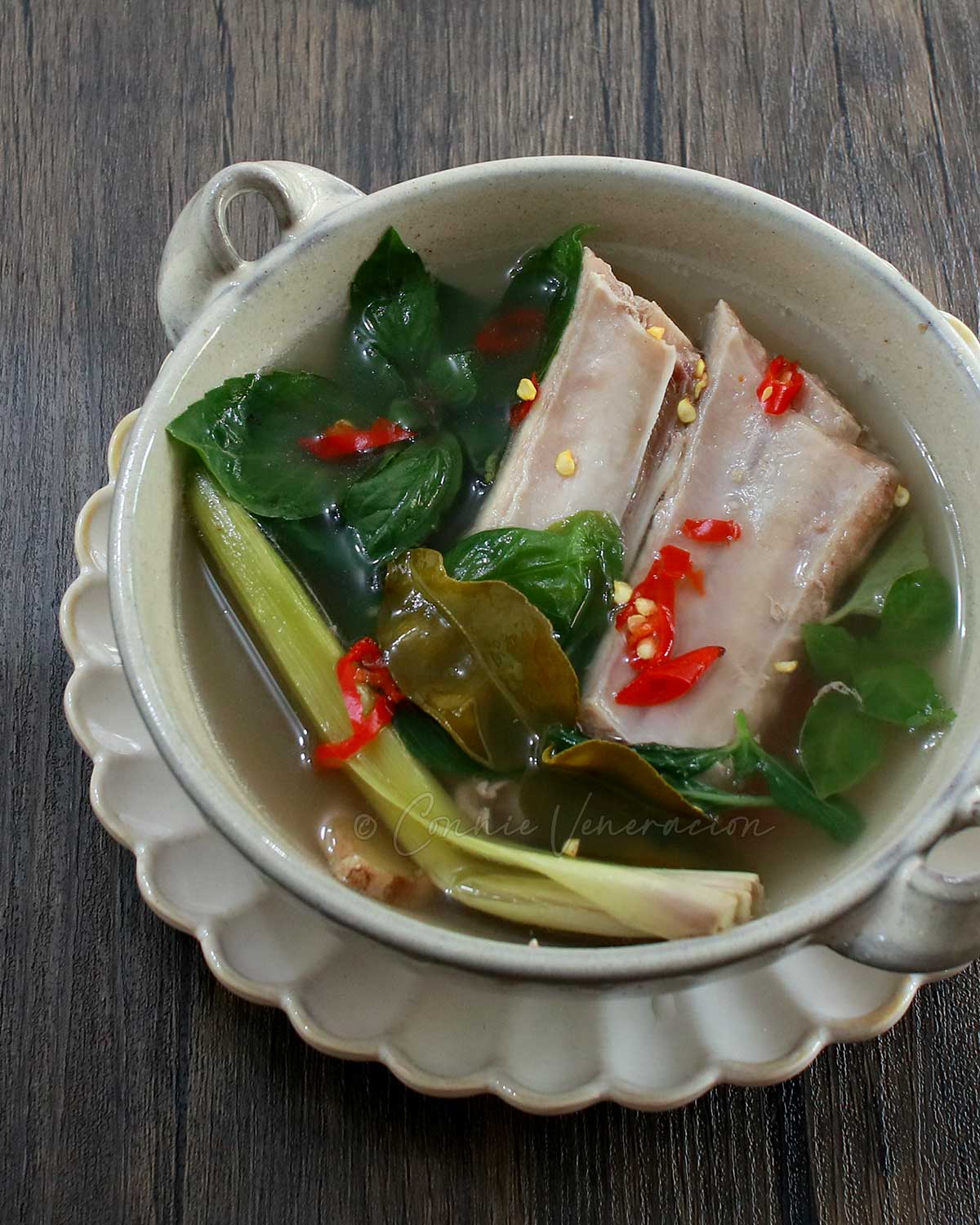 Thai hot and sour soup (tom saap)