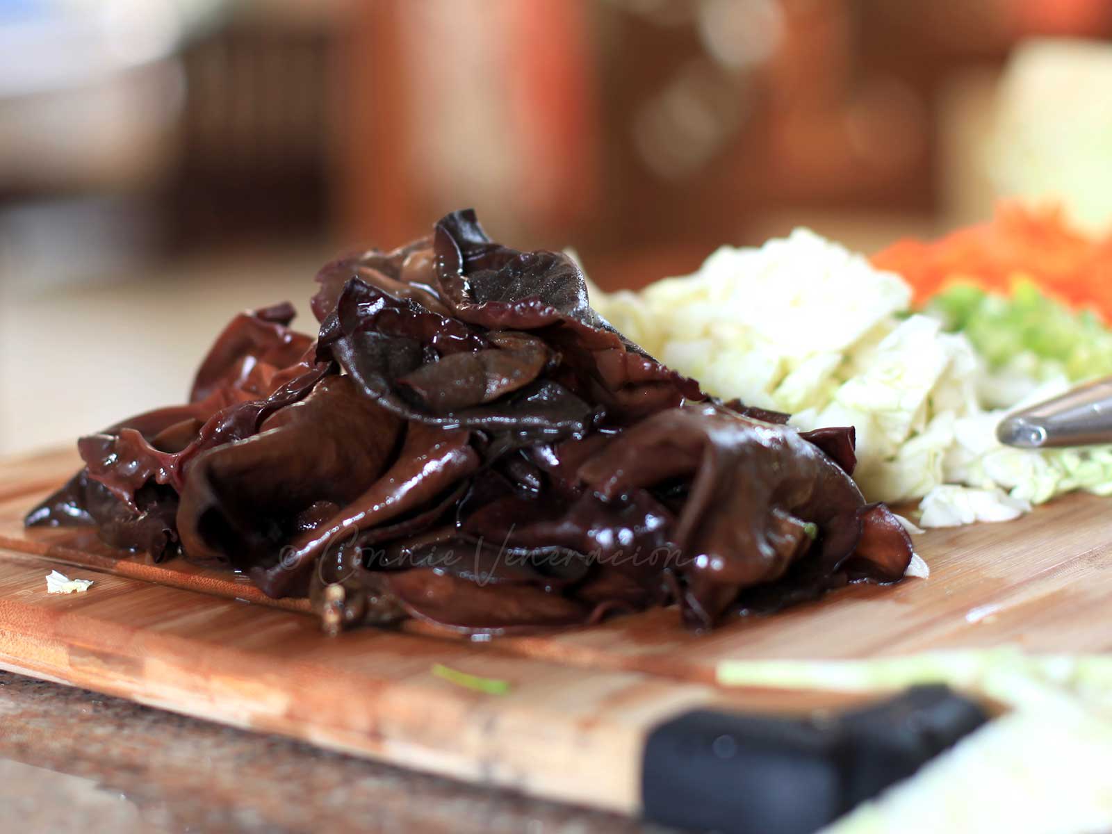 How to prepare wood ears and black fungus