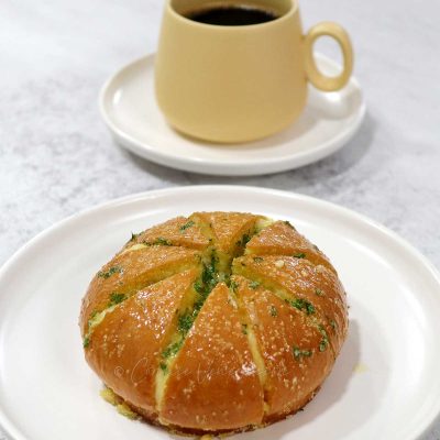 Korean cream cheese garlic bread