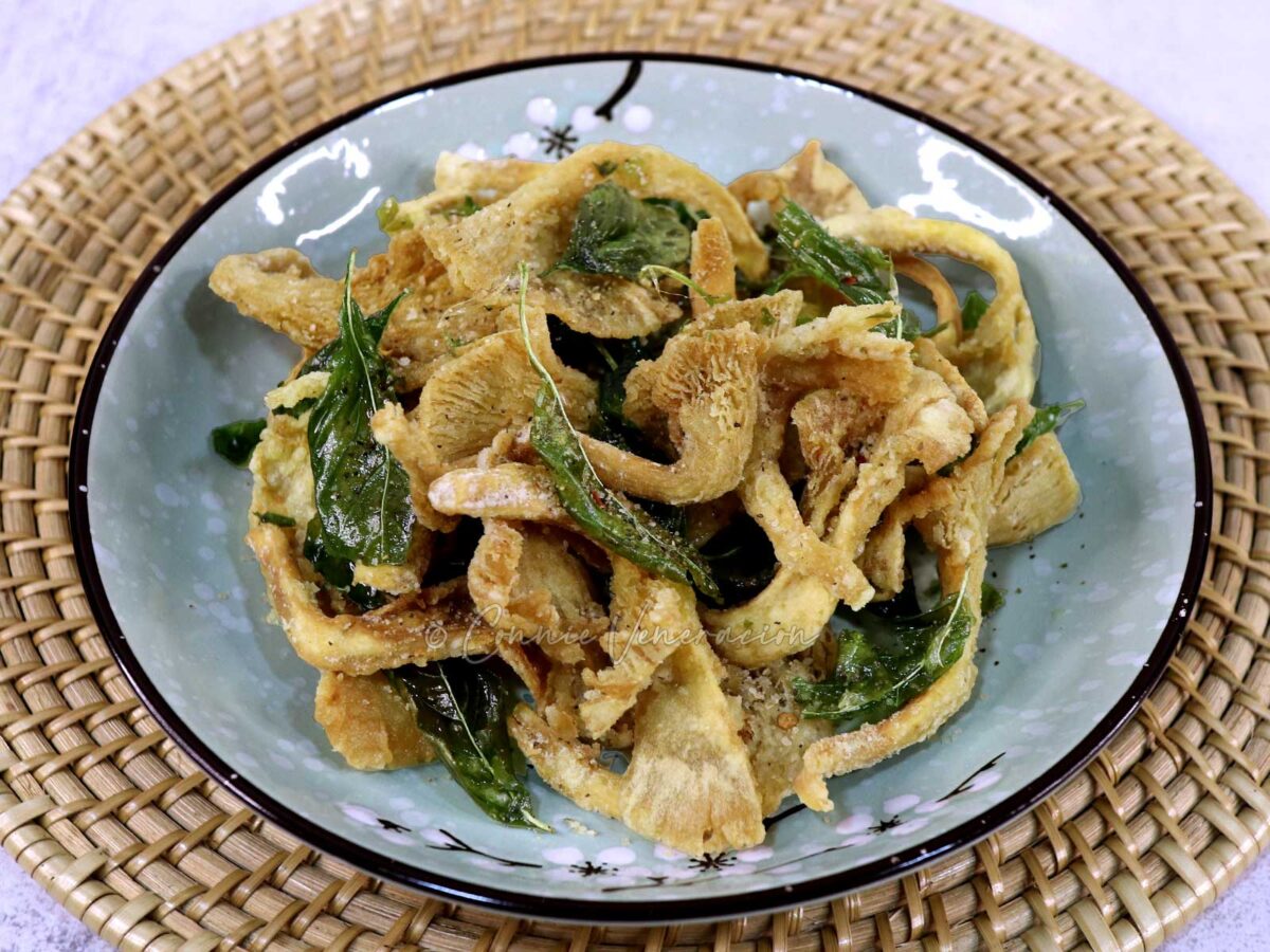 Crispy fried mushrooms and basil
