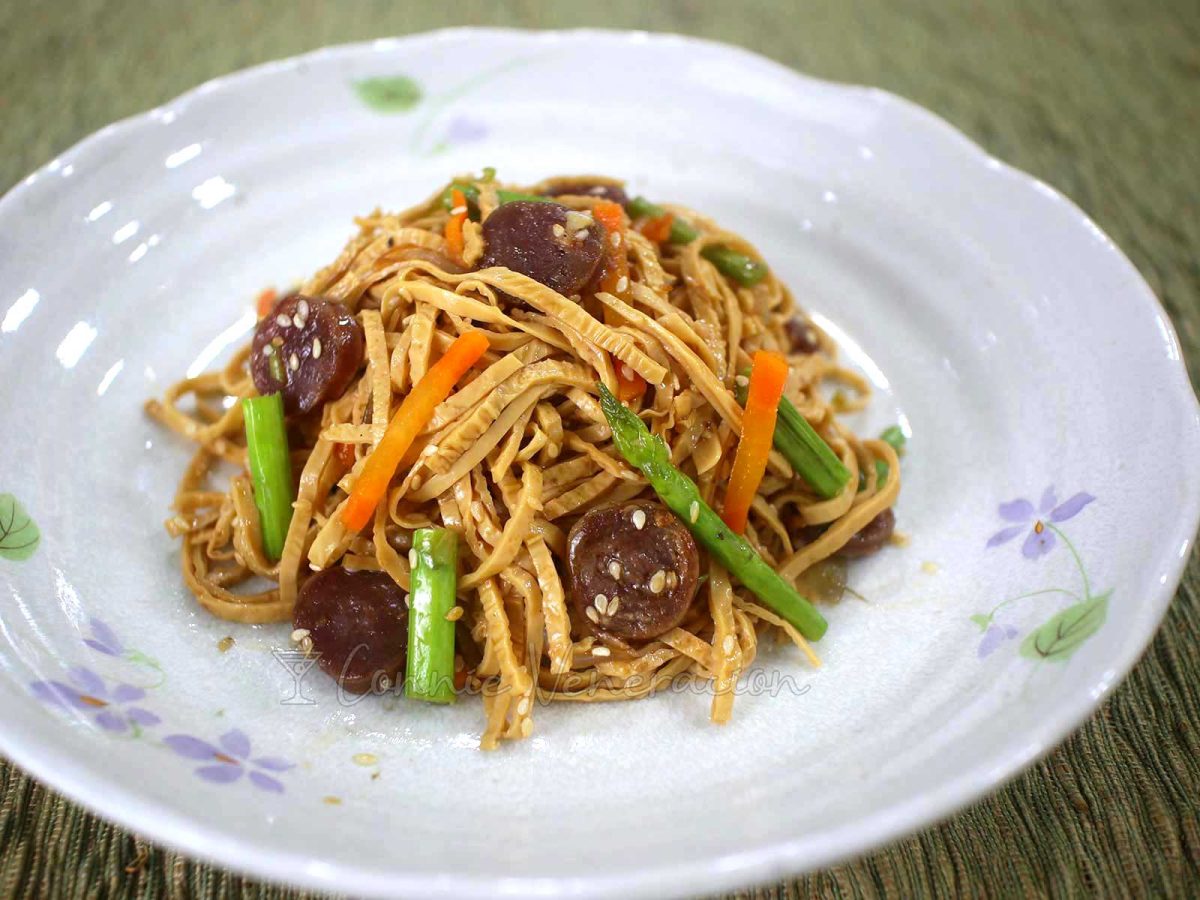 Tofu skin noodle salad with asparagus and Chinese sausage