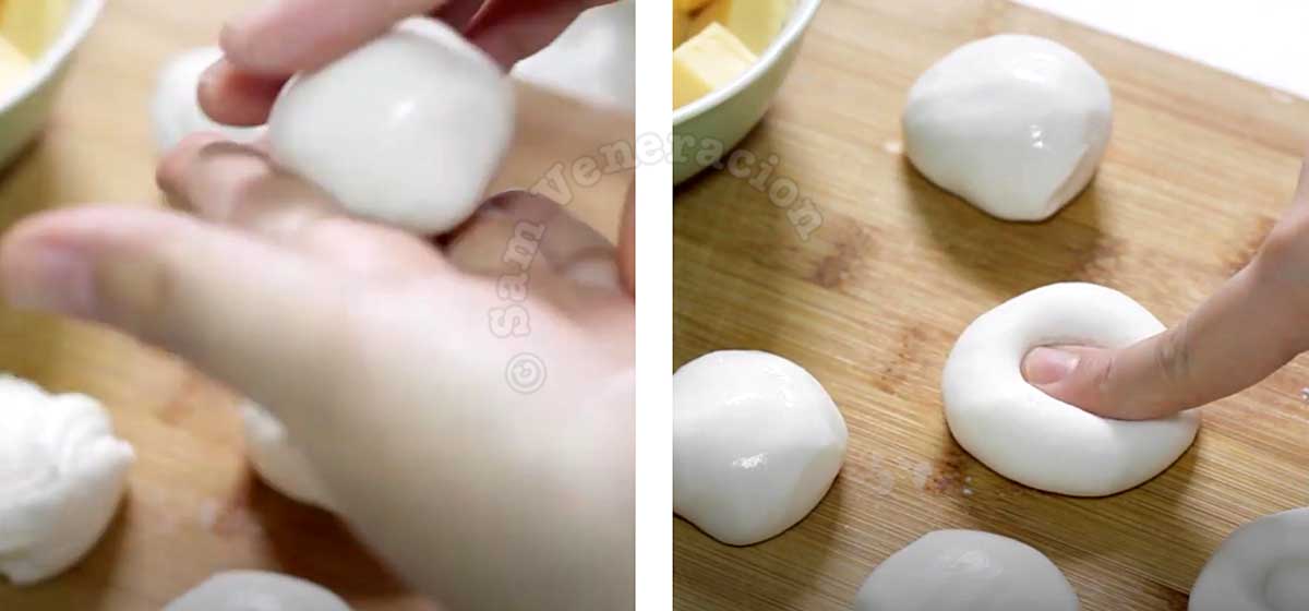Pressing the center of a glutinous rice ball